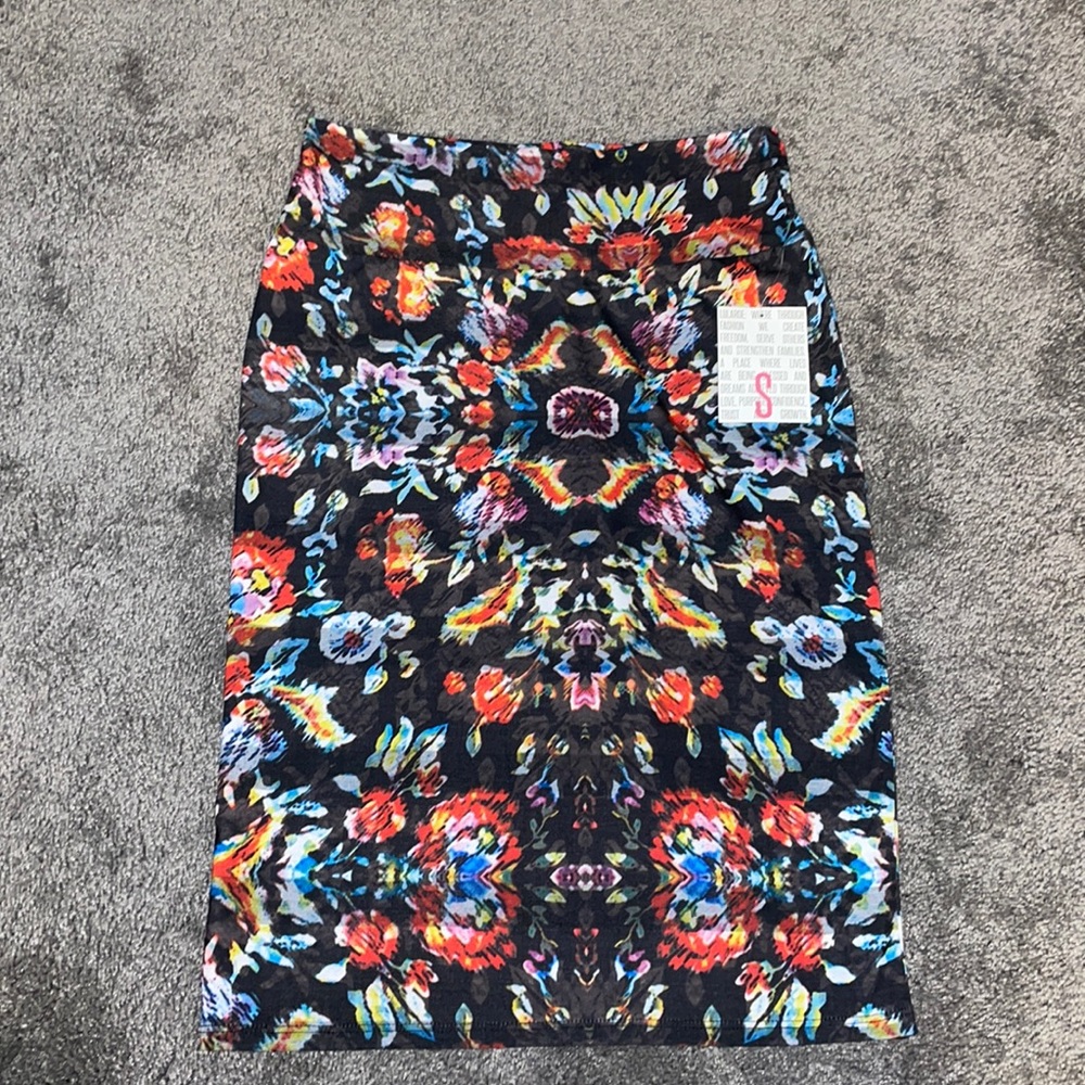 LuLaRoe detail printed Cassie skirt